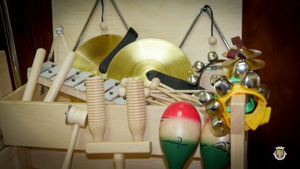 Crianças do Pré-Escolar com atividades de Musicoterapia nas férias do verão